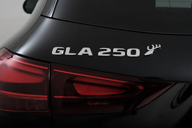 Mercedes-Benz GLA 250 4Matic 8G-DCT Swiss Star