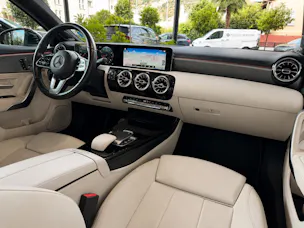 MERCEDES-BENZ A 200 7G-DCT