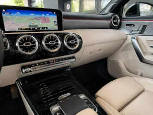 MERCEDES-BENZ A 200 7G-DCT