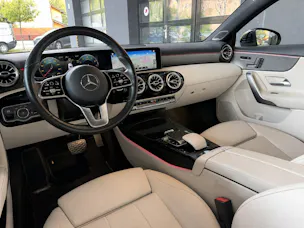 MERCEDES-BENZ A 200 7G-DCT
