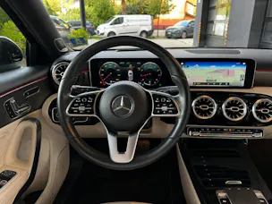 MERCEDES-BENZ A 200 7G-DCT