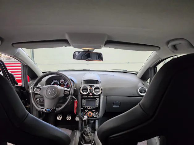 OPEL Corsa 1.6 Turbo OPC Nürburgring Edition