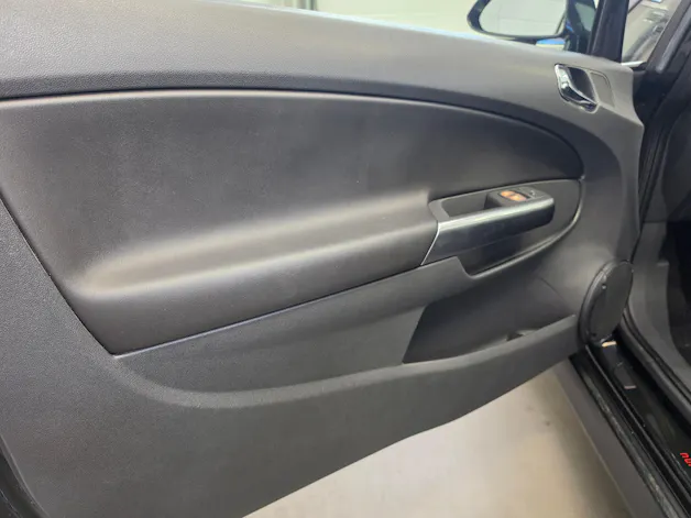 OPEL Corsa 1.6 Turbo OPC Nürburgring Edition