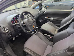 OPEL Corsa 1.6 Turbo OPC Nürburgring Edition