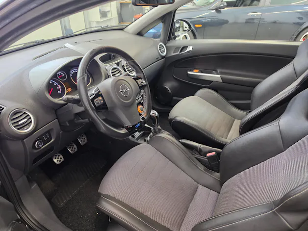 OPEL Corsa 1.6 Turbo OPC Nürburgring Edition