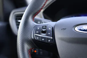 Ford Kuga 2.5 Hybrid ST-Line X * HEAD-UP DISPLAY * PACK FAHRASSISTENZ * PACK WINTER *