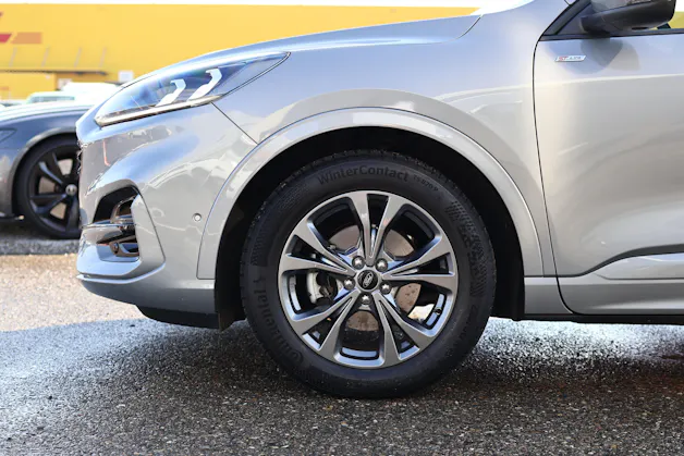 Ford Kuga 2.5 Hybrid ST-Line X * HEAD-UP DISPLAY * PACK FAHRASSISTENZ * PACK WINTER *