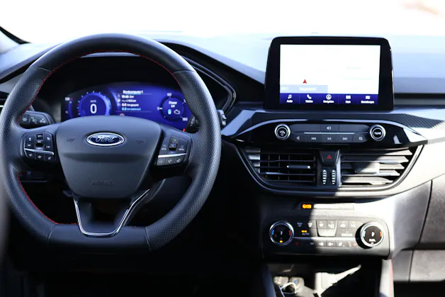 Ford Kuga 2.5 Hybrid ST-Line X * HEAD-UP DISPLAY * PACK FAHRASSISTENZ * PACK WINTER *