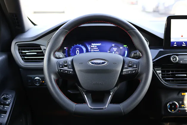 Ford Kuga 2.5 Hybrid ST-Line X * HEAD-UP DISPLAY * PACK FAHRASSISTENZ * PACK WINTER *