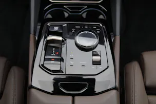 BMW 540d xDrive Touring M Sport Pro * ICONIC GLOW * BELÜFTETE SITZE * AHK * BMW INDIVIDUAL FELGEN *
