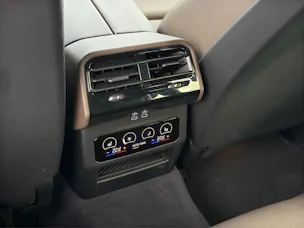 BMW 540d xDrive Touring M Sport Pro * ICONIC GLOW * BELÜFTETE SITZE * AHK * BMW INDIVIDUAL FELGEN *