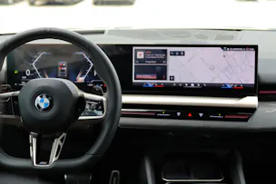 BMW 540d xDrive Touring M Sport Pro * ICONIC GLOW * BELÜFTETE SITZE * AHK * BMW INDIVIDUAL FELGEN *