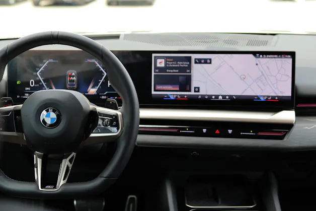BMW 540d xDrive Touring M Sport Pro * ICONIC GLOW * BELÜFTETE SITZE * AHK * BMW INDIVIDUAL FELGEN *