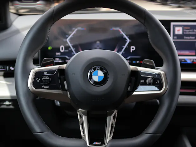 BMW 540d xDrive Touring M Sport Pro * ICONIC GLOW * BELÜFTETE SITZE * AHK * BMW INDIVIDUAL FELGEN *