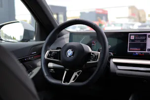 BMW 540d xDrive Touring M Sport Pro * ICONIC GLOW * BELÜFTETE SITZE * AHK * BMW INDIVIDUAL FELGEN *