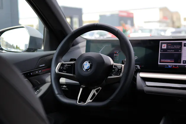 BMW 540d xDrive Touring M Sport Pro * ICONIC GLOW * BELÜFTETE SITZE * AHK * BMW INDIVIDUAL FELGEN *
