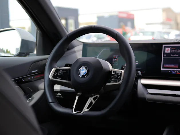BMW 540d xDrive Touring M Sport Pro * ICONIC GLOW * BELÜFTETE SITZE * AHK * BMW INDIVIDUAL FELGEN *