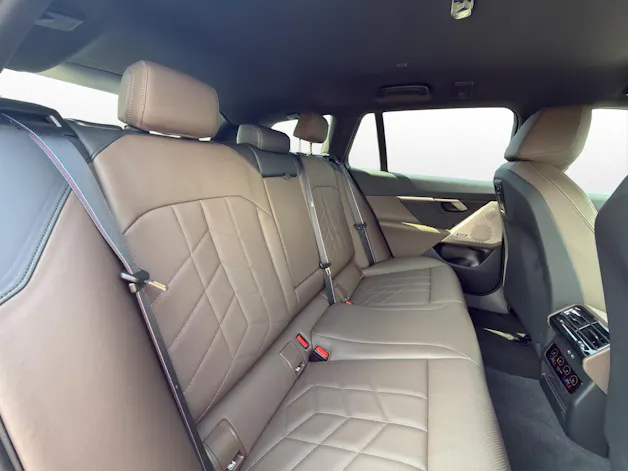 BMW 540d xDrive Touring M Sport Pro * ICONIC GLOW * BELÜFTETE SITZE * AHK * BMW INDIVIDUAL FELGEN *