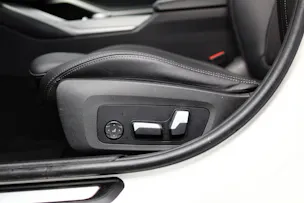 BMW 320d xDrive Touring * Elektrische Sitzverstellung mit Memory * Panorama * AHK * Head-Up Display *