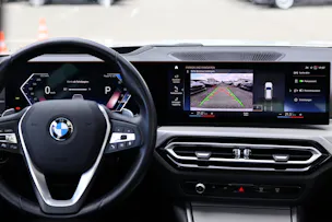 BMW 320d xDrive Touring * Elektrische Sitzverstellung mit Memory * Panorama * AHK * Head-Up Display *