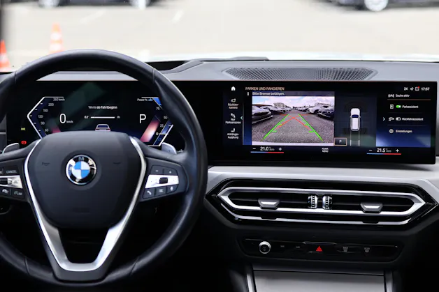 BMW 320d xDrive Touring * Elektrische Sitzverstellung mit Memory * Panorama * AHK * Head-Up Display *
