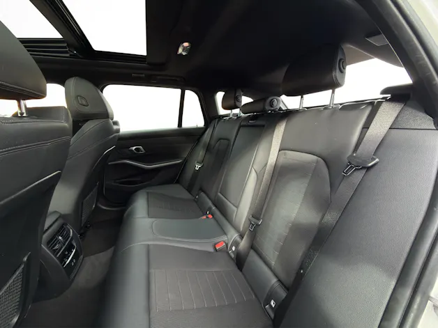 BMW 320d xDrive Touring * Elektrische Sitzverstellung mit Memory * Panorama * AHK * Head-Up Display *