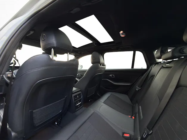 BMW 320d xDrive Touring * Elektrische Sitzverstellung mit Memory * Panorama * AHK * Head-Up Display *