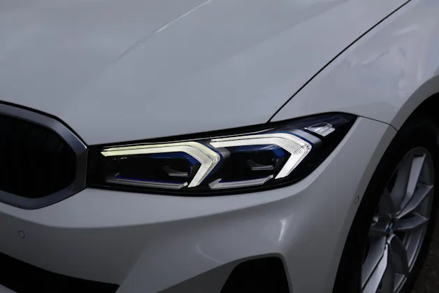 BMW 320d xDrive Touring * Elektrische Sitzverstellung mit Memory * Panorama * AHK * Head-Up Display *
