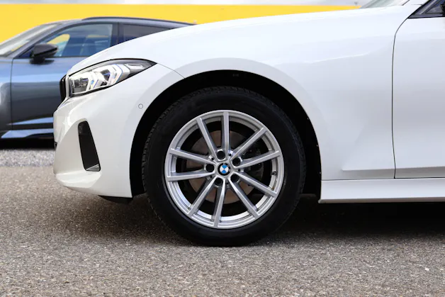 BMW 320d xDrive Touring * Elektrische Sitzverstellung mit Memory * Panorama * AHK * Head-Up Display *