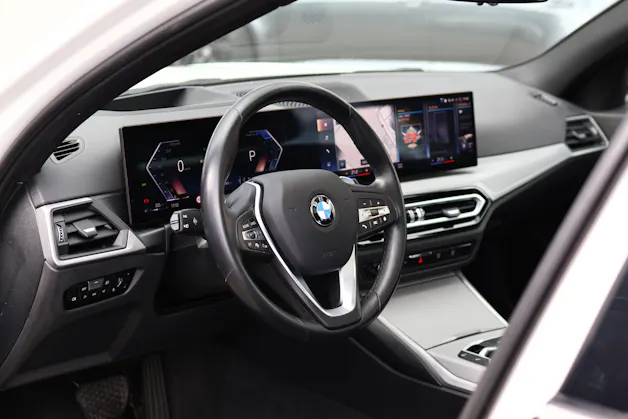 BMW 320d xDrive Touring * Elektrische Sitzverstellung mit Memory * Panorama * AHK * Head-Up Display *