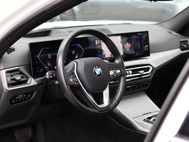 BMW 320d xDrive Touring * Elektrische Sitzverstellung mit Memory * Panorama * AHK * Head-Up Display *