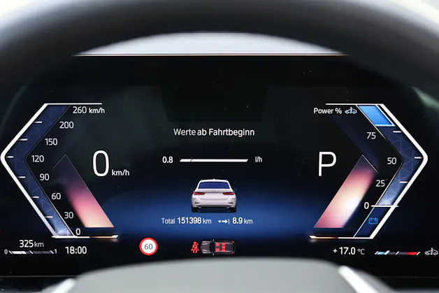 BMW 320d xDrive Touring * Elektrische Sitzverstellung mit Memory * Panorama * AHK * Head-Up Display *