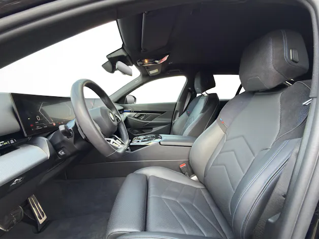 BMW 540d xDrive Touring M Sport Pro * ICONIC GLOW * BELÜFTETE SITZE * AHK *