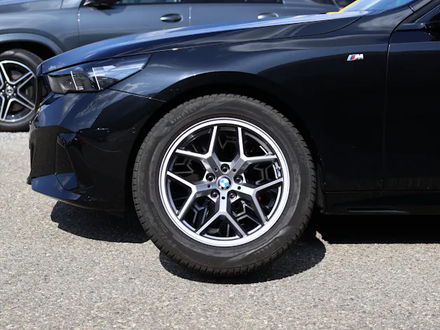 BMW 540d xDrive Touring M Sport Pro * ICONIC GLOW * BELÜFTETE SITZE * AHK *