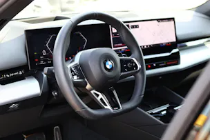 BMW 540d xDrive Touring M Sport Pro * ICONIC GLOW * BELÜFTETE SITZE * AHK *