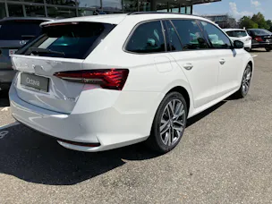 SKODA Octavia Combi 2.0 TSI DSG Selection 4x4