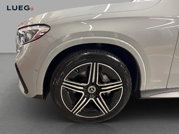 Mercedes-Benz GLC 300 4M - AMG / 360 Grad Kamera / Panorama-Dach / AHK