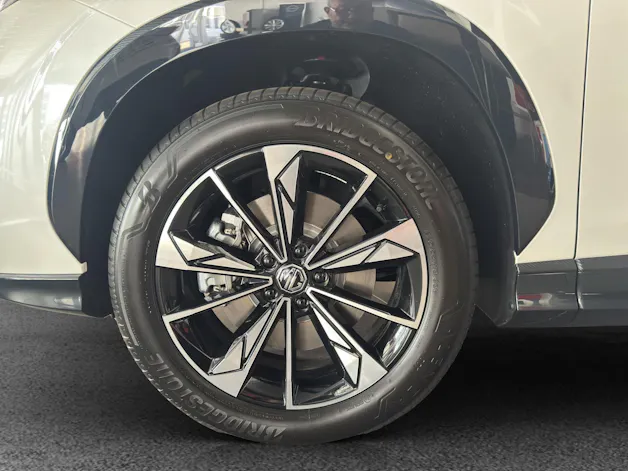 MG HS 1.5 T HEV Luxury