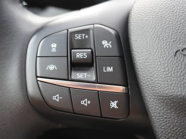 Ford Focus 1.0 MHEV Titanium X Automat