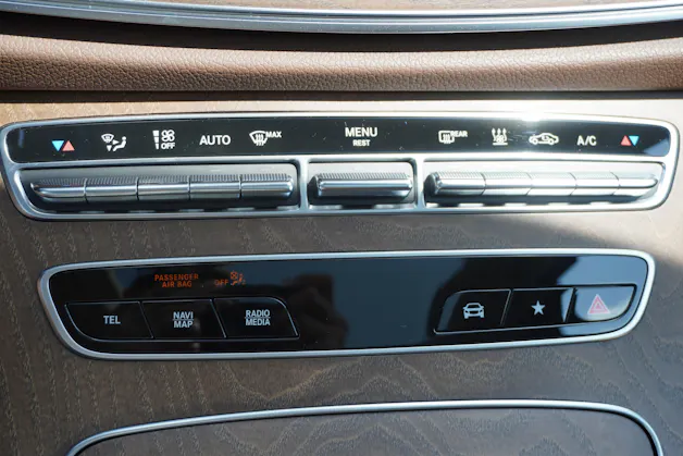 Mercedes-Benz E 300 de T 4Matic AMG Line 9G-Tronic