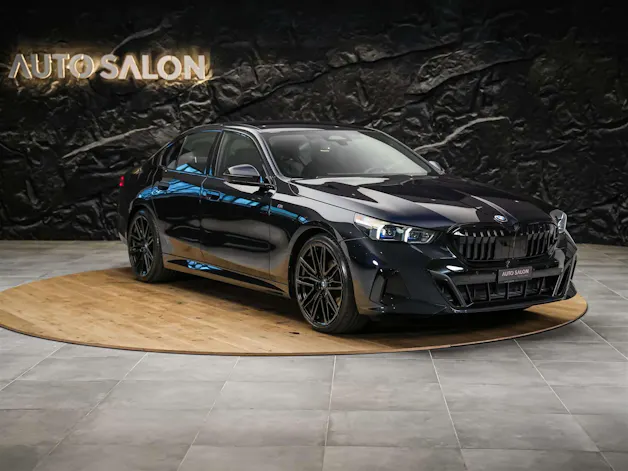 BMW 520d xDrive M Sport Steptronic *ALL BLACK*21" Felgen*M-Fahrwerk*