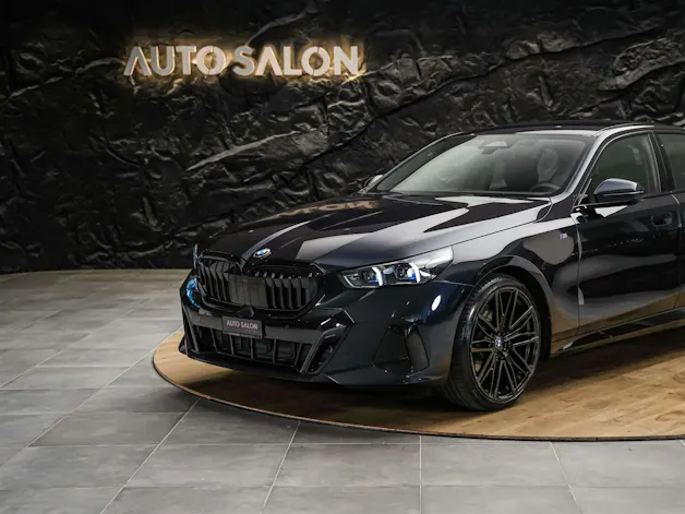 BMW 520d xDrive M Sport Steptronic *ALL BLACK*21" Felgen*M-Fahrwerk*