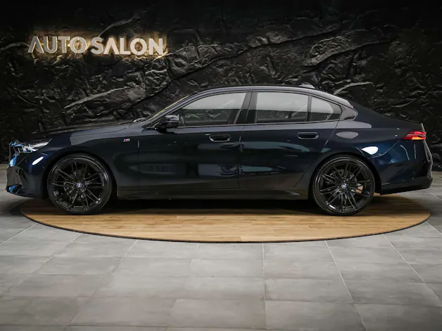BMW 520d xDrive M Sport Steptronic *ALL BLACK*21" Felgen*M-Fahrwerk*