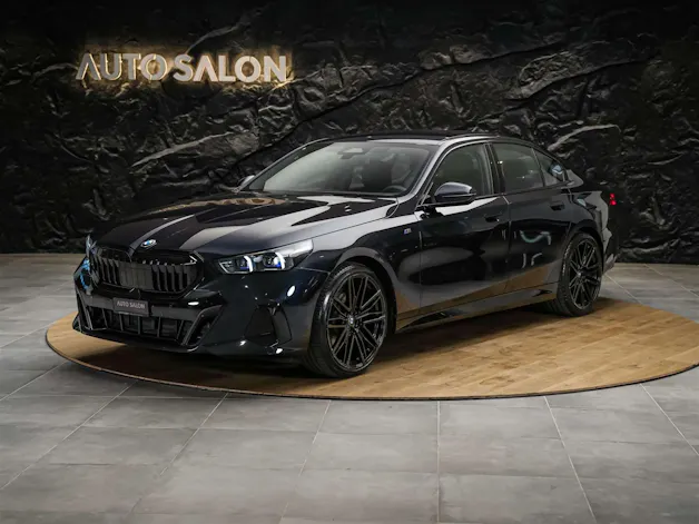 BMW 520d xDrive M Sport Steptronic *ALL BLACK*21" Felgen*M-Fahrwerk*