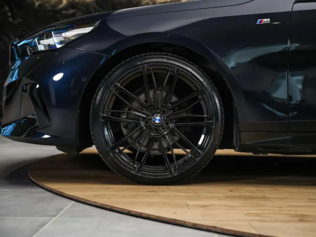BMW 520d xDrive M Sport Steptronic *ALL BLACK*21" Felgen*M-Fahrwerk*