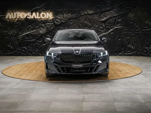 BMW 520d xDrive M Sport Steptronic *ALL BLACK*21" Felgen*M-Fahrwerk*
