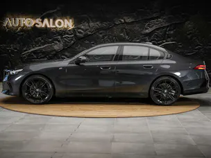 BMW 520d xDrive M Sport Steptronic *21" Felgen*Keyless-Go*Adaptiver LED*