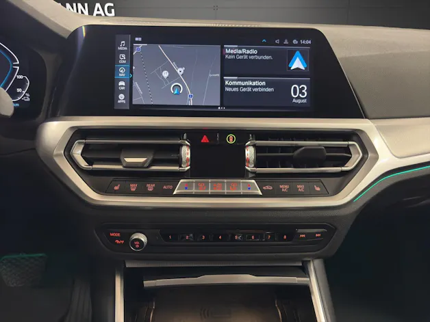 BMW 330e SPORT LINE