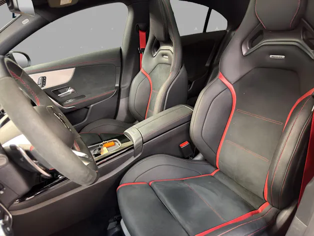 Mercedes-Benz CLA 35 4M - AMG / DISTRONIC / Rückfahrkamera / Panorama-Dach