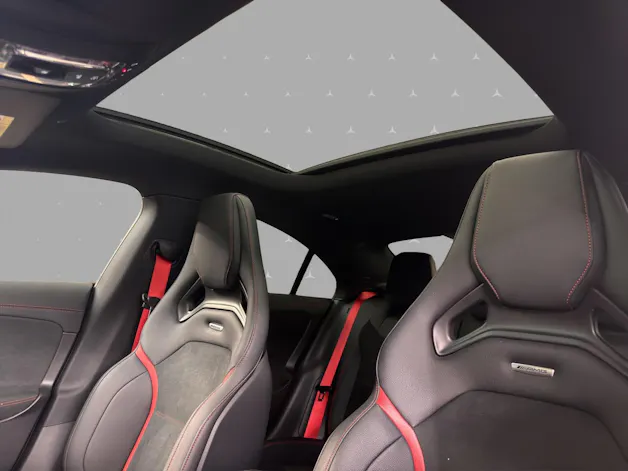 Mercedes-Benz CLA 35 4M - AMG / DISTRONIC / Rückfahrkamera / Panorama-Dach